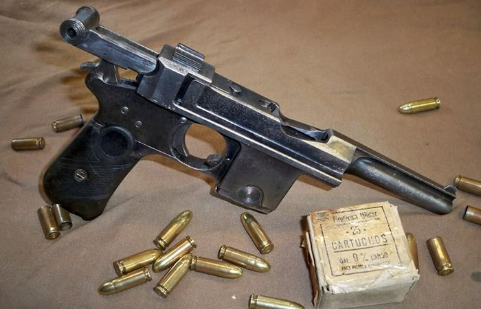 Один из секретов пистолета - более мощный патрон