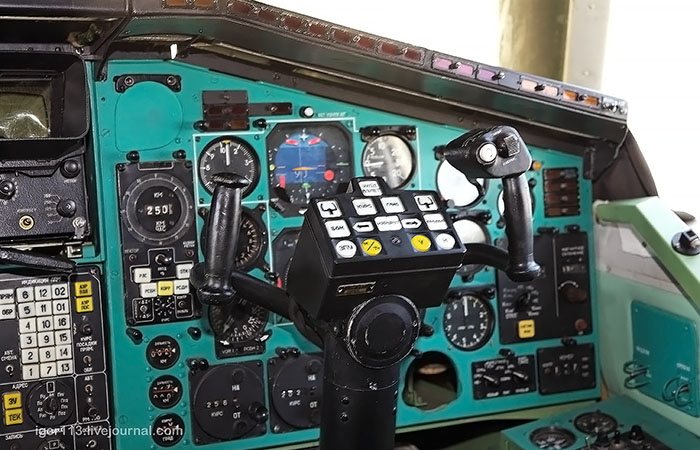 В Ту-144 было куда меньше автоматики.