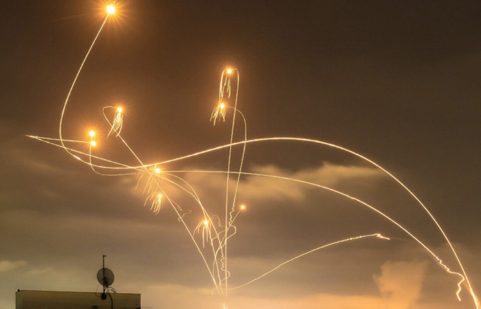 Срабатывание зенитных ракет