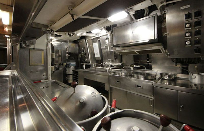 На новых субмаринах и оснащение более новое. На новых субмаринах и оснащение более новое.