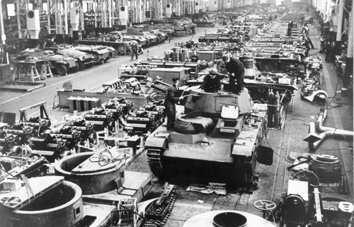 Промышленность уже работала плохо