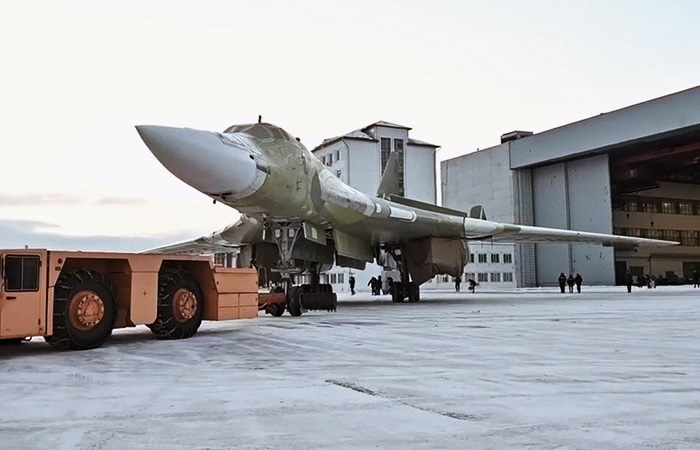 Сейчас это единственный серийный стратегический бомбардировщик России.