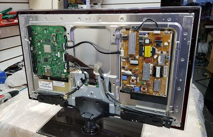 Вместо горы проводов и деталей.