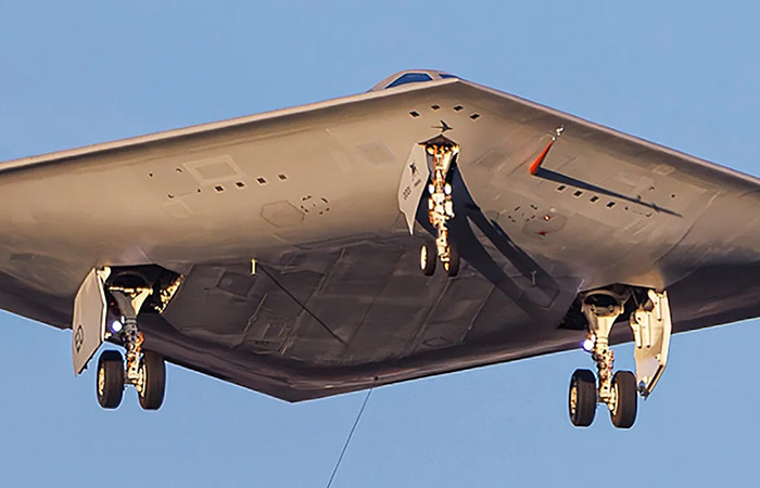 Три оружейных отсека сливаются с корпусом Три оружейных отсека сливаются с корпусом