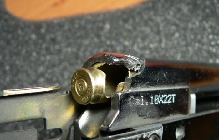 Пострадавший пистолет (наверное, и стрелок тоже)