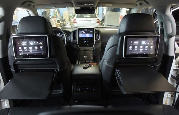 Экран сзади чаще всего бесполезен