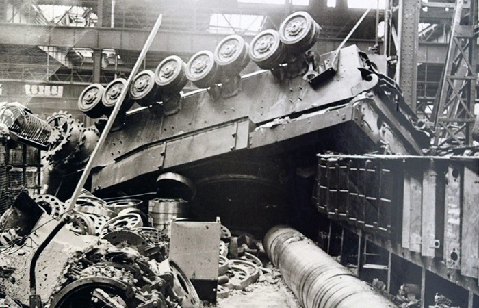 Разрушенный немецкий завод