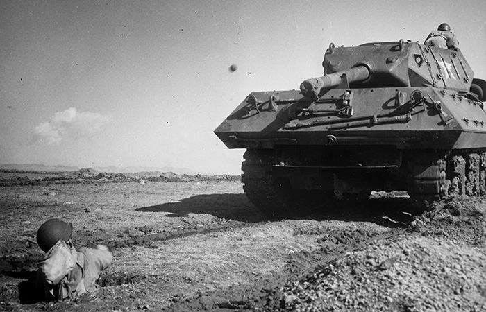 Пехота против танка./ Фото: wikipedia.org