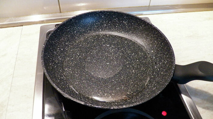Очистить сковороду можно в домашних условиях /Фото: ria.ru