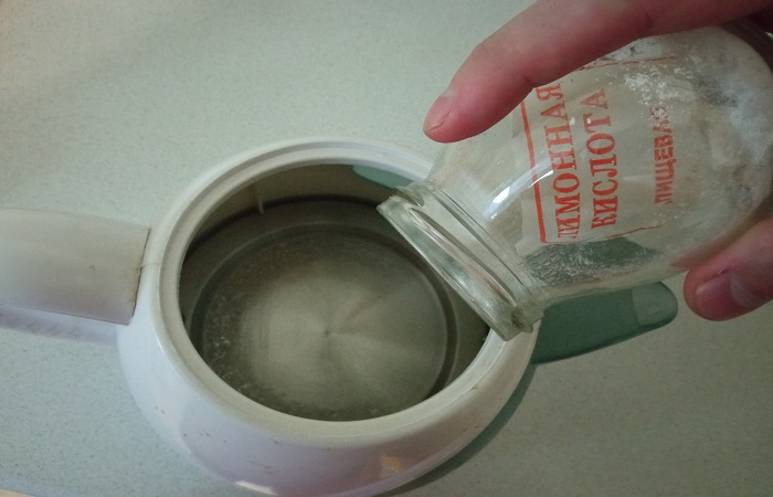 Лимонная кислота устраняет накипь в чайнике за одно кипячение / Фото: novate.ru