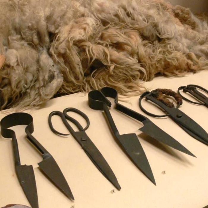 Изначально ножницы использовались как инструмент для стрижки овец/Фото:tumblr.com
