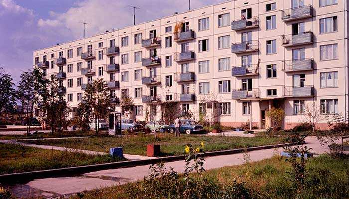 Квартиры, выдаваемые при Хрущеве, были хоть и маленькими по площади, однако отдельными для каждой семьи