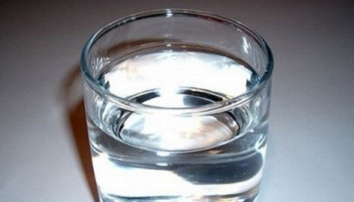 Обычная вода поможет определить, алмаз перед вами или кварц/Фото:2housewives.ru