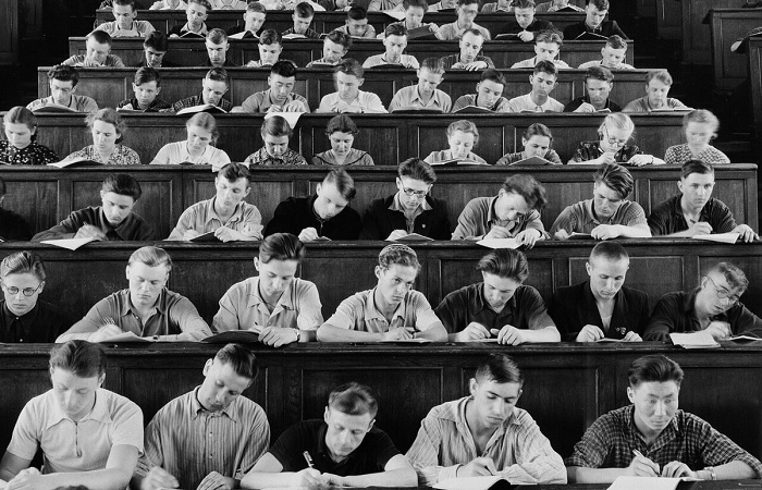 Старшее поколение убеждено, что в СССР студенты могли позволить себе на стипендию больше благ, чем современная молодежь, обучающаяся в вузах.