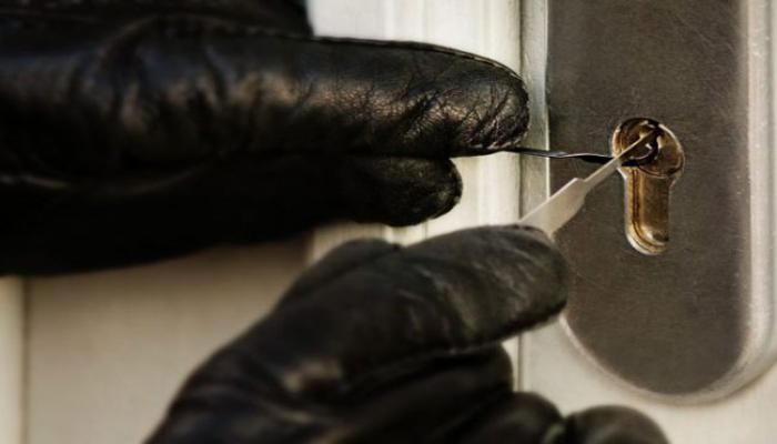 В постсоветские годы люди массово начали устанавливать металлические двери с целью защитить имущество от воров/Фото:saundersonsecurity.co.uk