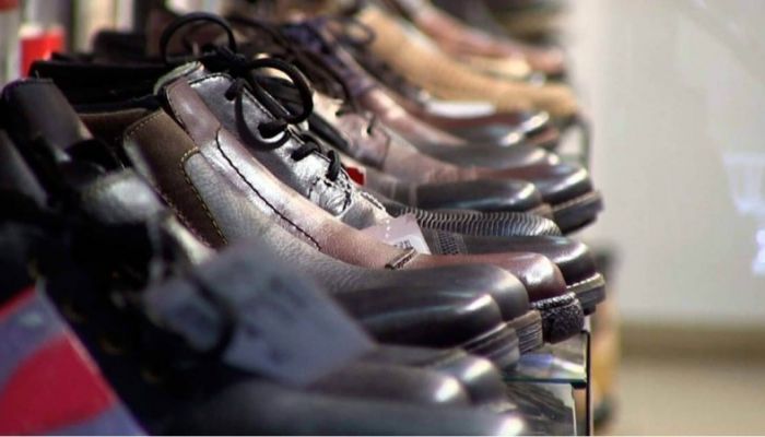 Сегодня полки в обувных магазинах ломятся от изобилия товаров, а в СССР приходилось довольствоваться примитивными прощайками/Фото:tolknews.ru