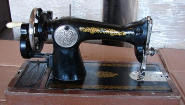 Вот она - легендарная швейная машинка "Зингер", столь полюбившаяся советским женщинам/Фото:etoprozhizn.ru