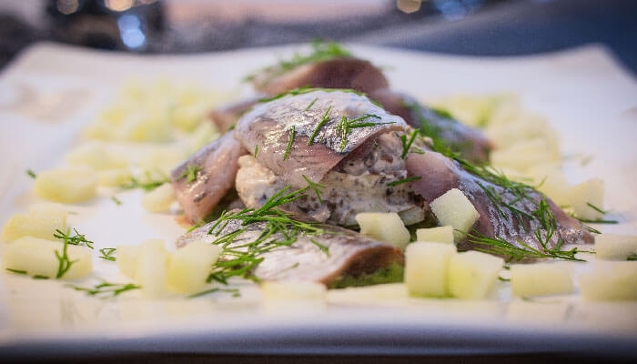 Несмотря на доступность ингредиентов, салат из сельди очень вкусен и нежен/Фото:subota.online