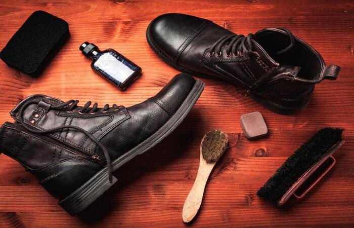 За обувью нужно ухаживать каждый день. / Фото: pervo.ru