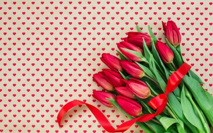Красные тюльпаны - символ страсти. / Фото: funart.pro