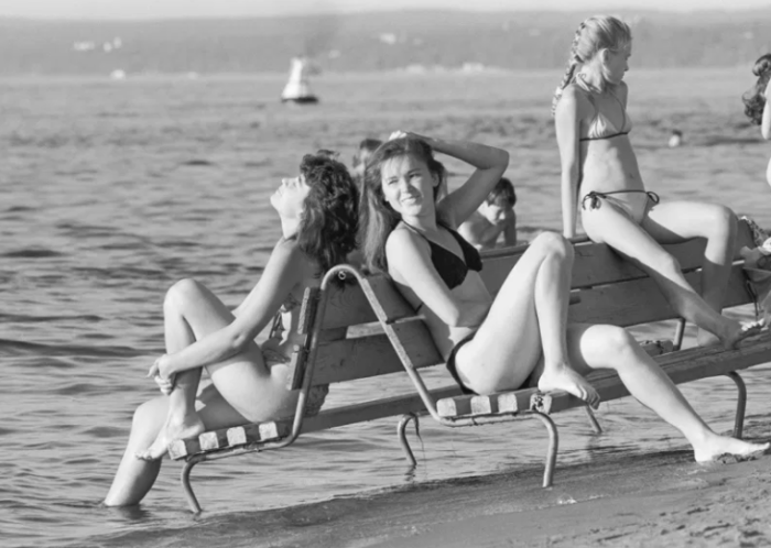  Советские женщины на пляже / Фото: back-in-ussr.com