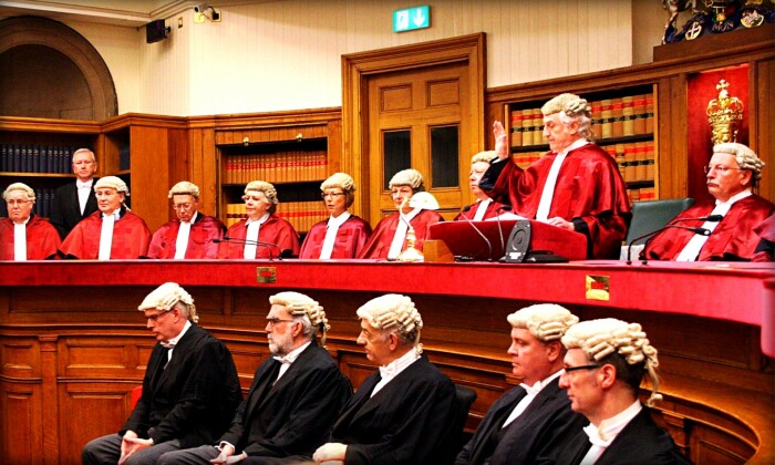  Каноничное заседание суда в современной Англии / Фото: kipmu.ru