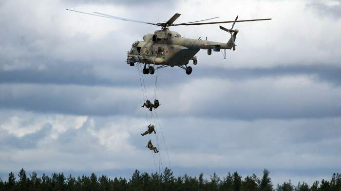  Российский современный вертолёт со спецназом / Фото: iz.ru