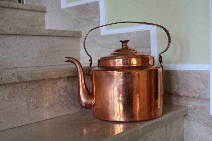  Огромный старинный чайник / Фото: oldkomod.ru