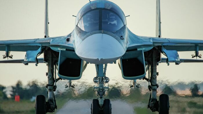  Современный истребитель-бомбардировщик Су-34 / Фото: ria.ru