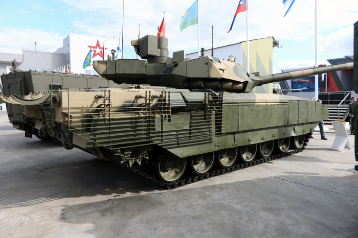  Танк Т-14 с комплексной системой защиты / фото: rg.ru