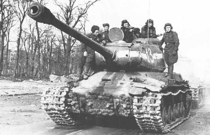  Тяжелейший танк Второй Мировой - советский ИС-2 / Фото: pobedarf.ru