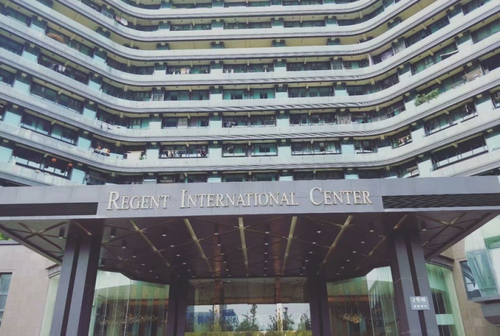 На входе понятно, то задумывалось как отель /Фото:imgur.com