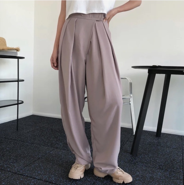 Такие брюки скроют всё. 