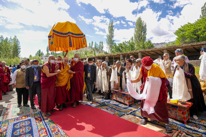 Паломничество к статуе /Фото:ru.dalailama.com