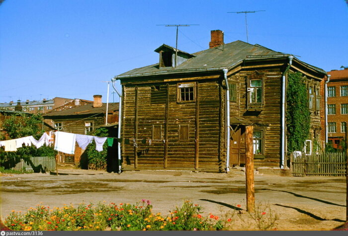 Бараки на месте строительства дома /Фото:dzen.ru