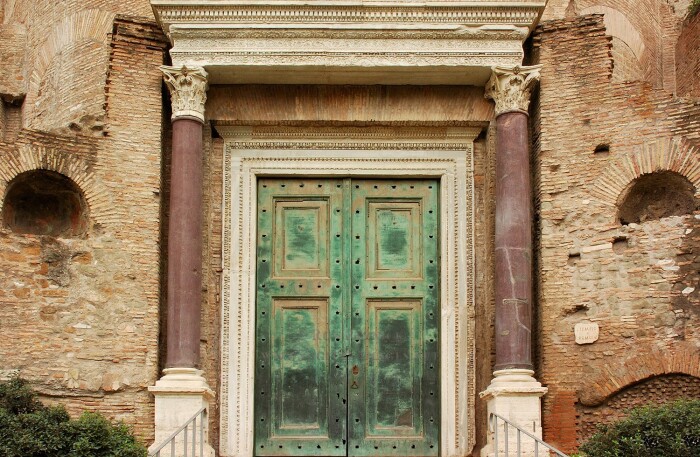 Римские двери /Фото:bangkokbook.ru
