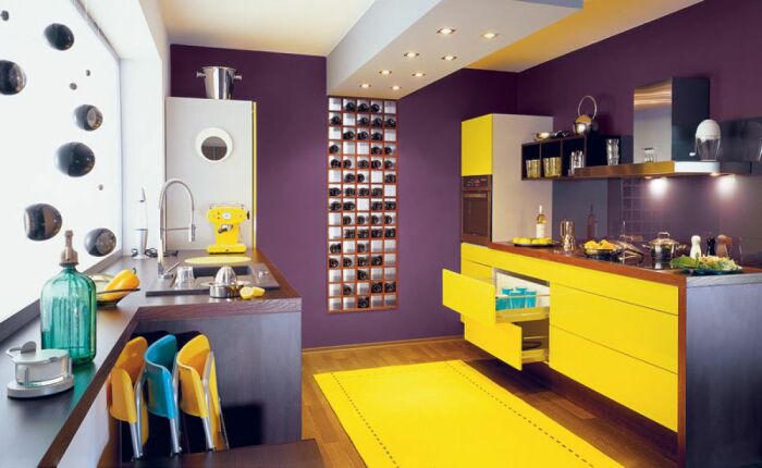 Кухня в контрастных цветах /Фото:proreiling.ru