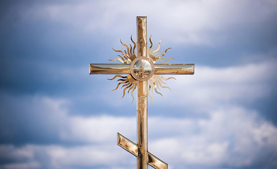 Храмовый крест с лучами Фото:bigstockphoto.com