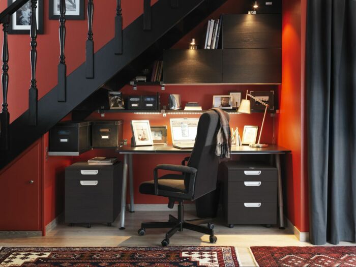  Даже маленький кабинет можно красиво оформить /Фото:capiton-mebel.ru