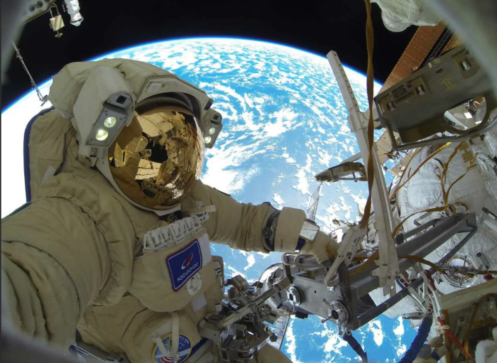 Космонавт в открытом космосе /Фото:molva33.ru