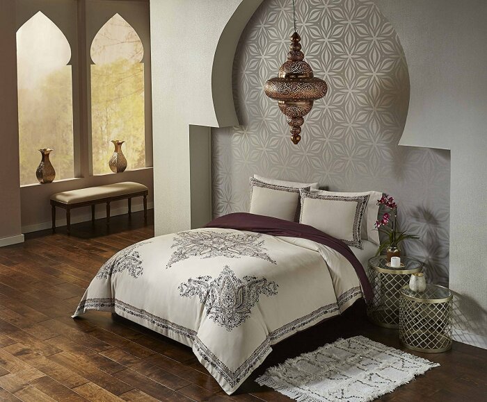 Спальня с марокканскими светильниками /Фото5st-urman.ru
