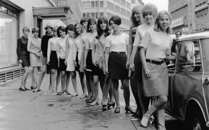 Мини-юбки в 60-ые годы /Фото:bygonely.com