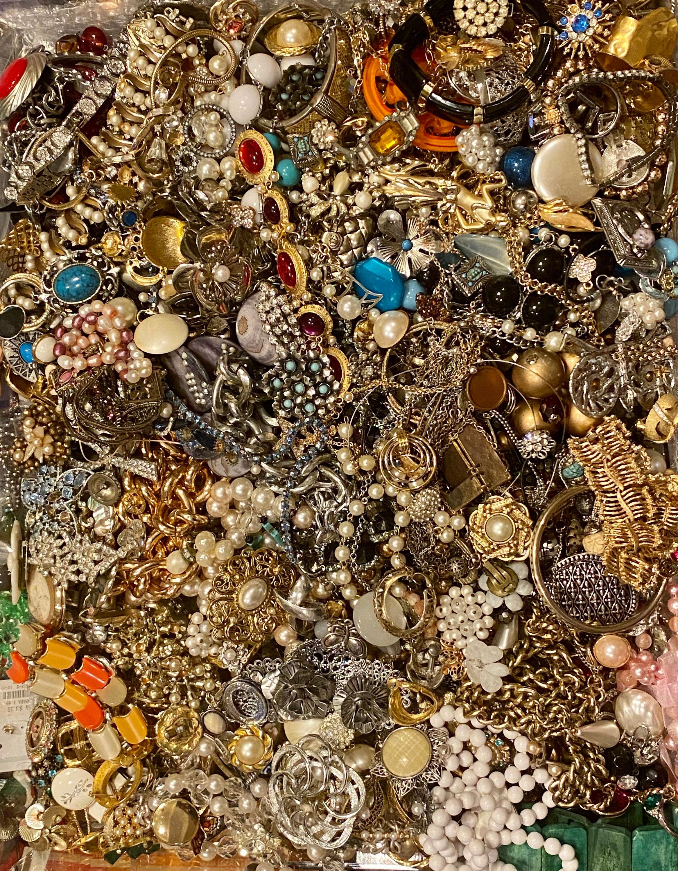 Даже бижутерию нужно подбирать с умом 