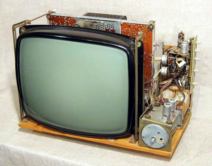 Советский кинескопный телевизор /Фото:dzen.ru