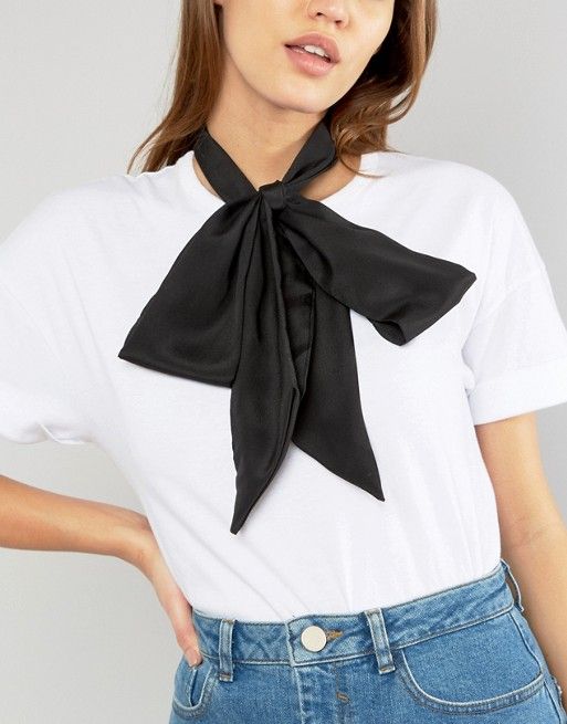 Бант из шарфа.