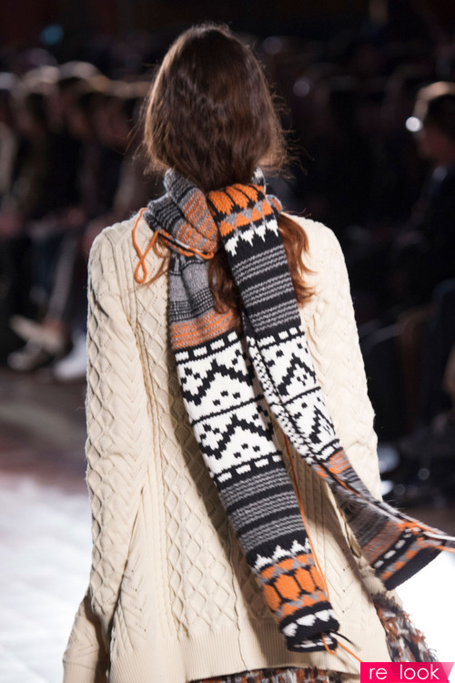 Завязанный сзади 