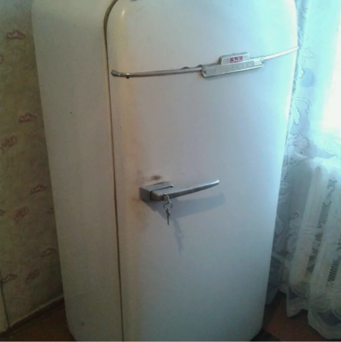 Холодильник с замком и ключом /Фото:arnfoto.ru