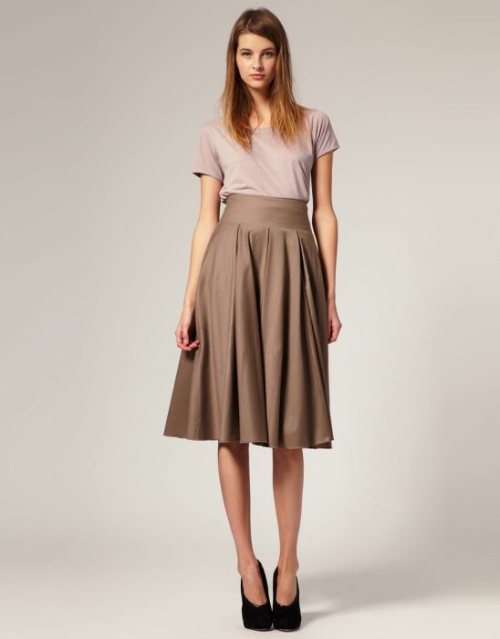 Длина чуть ниже колена.