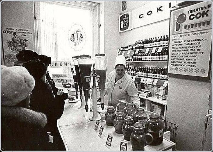В советских магазинах треугольная упаковка появилась лишь в 60-х годах / Фото: smartik.ru