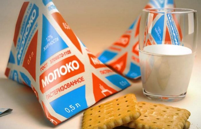 В СССР продавали молоко в треугольных упаковках / Фото: novostiifakty.mediasole.ru